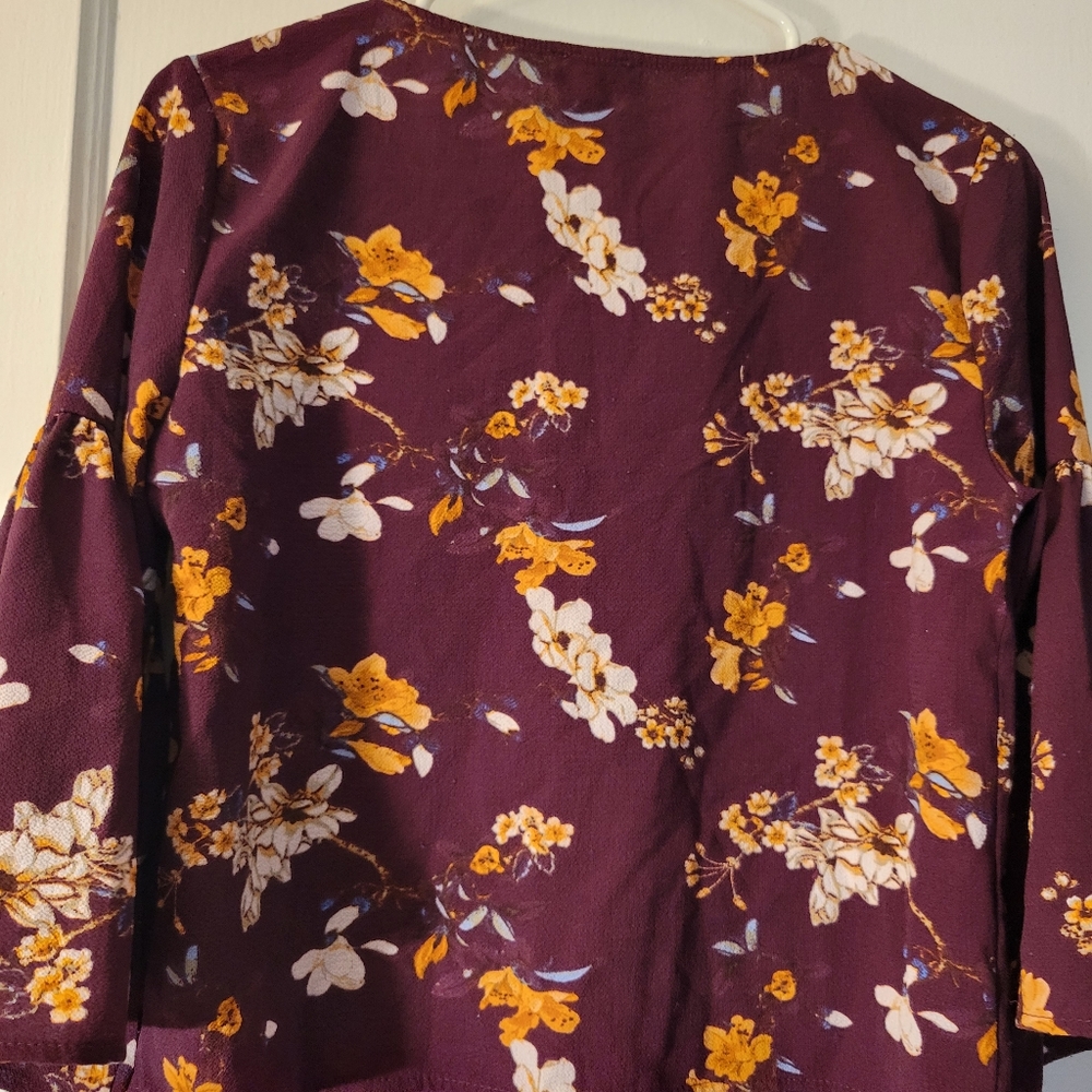 Like new Womens Justify brand XS top - Picture 4 of 6